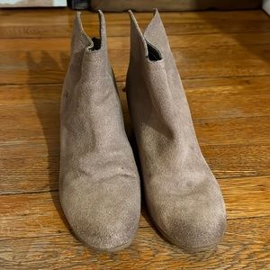 Kenneth Cole reaction tan suede ankle boot size 6.5